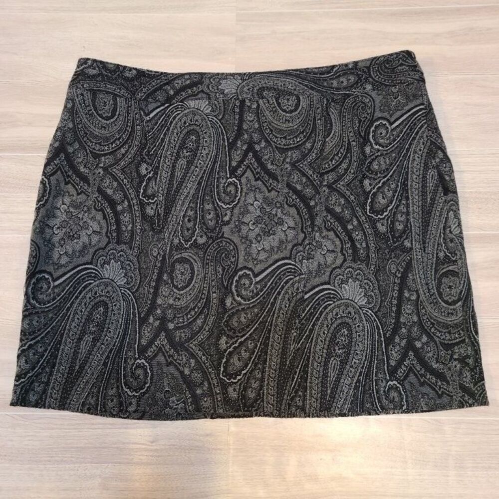 Express Size 6 Black Grey Paisley Flocked Velvet Mini Skirt NWT Short Pattern